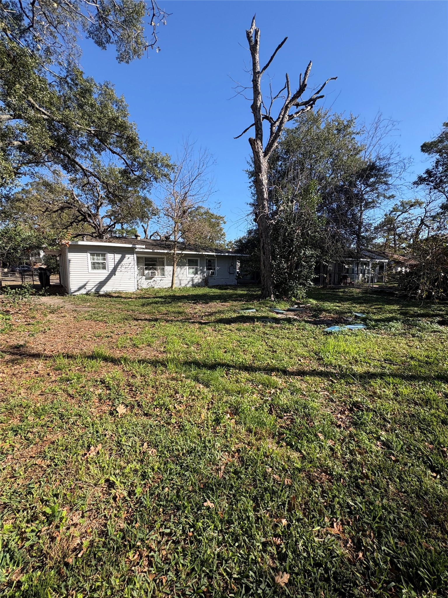 943 West 43rd Street Houston, TX 77018 - Photo 3 of 10 a view of swimming pool with a yard