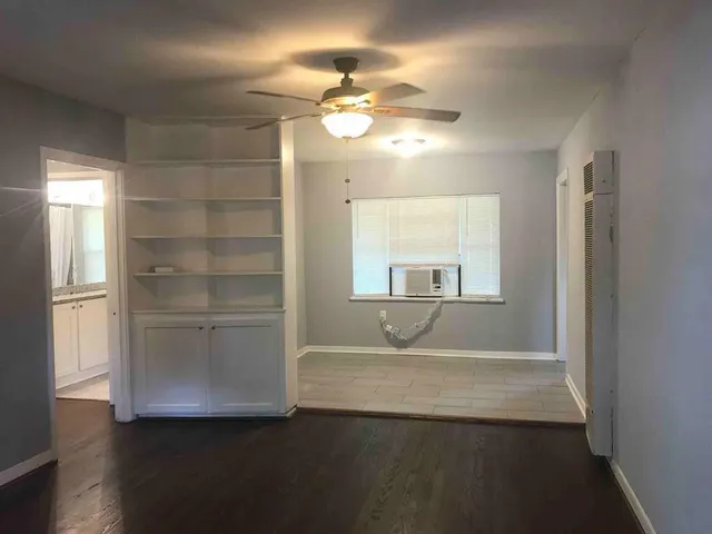 $370,000 | 943 West 43rd Street, Houston, TX 77018