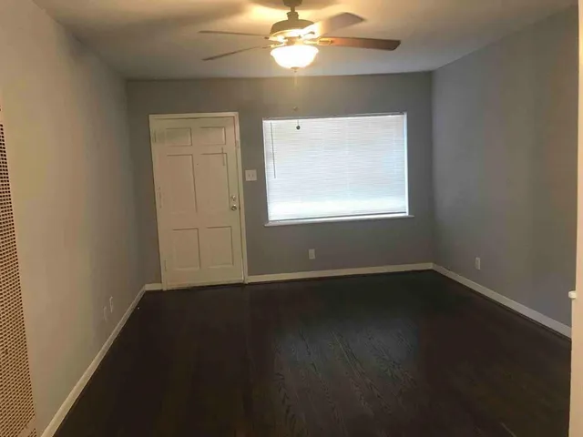 $370,000 | 943 West 43rd Street, Houston, TX 77018