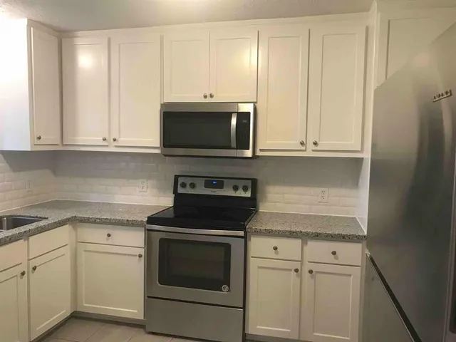 $370,000 | 943 West 43rd Street, Houston, TX 77018