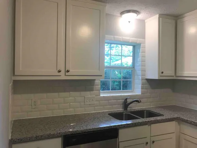 $370,000 | 943 West 43rd Street, Houston, TX 77018