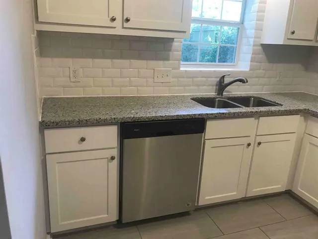 $370,000 | 943 West 43rd Street, Houston, TX 77018