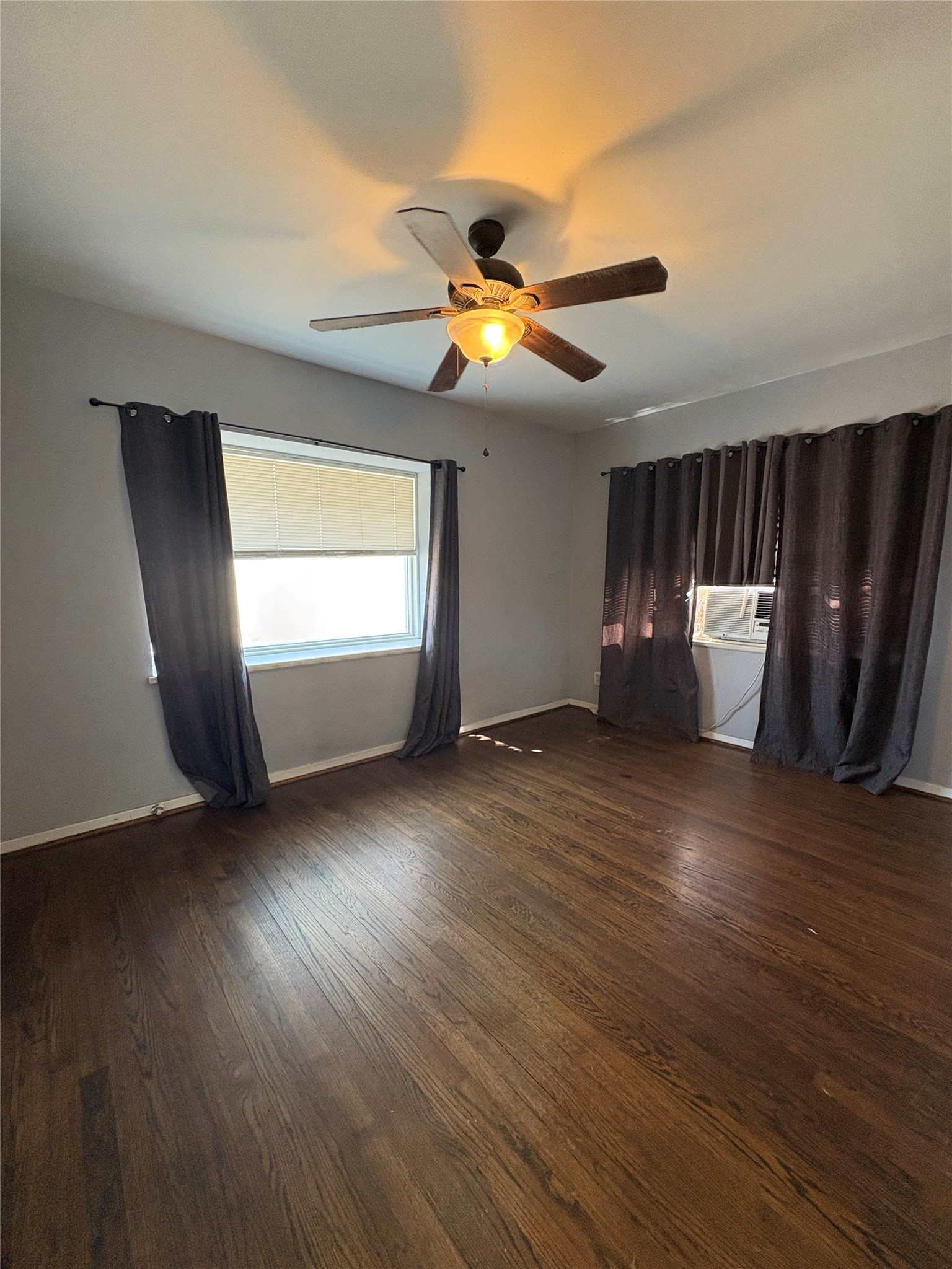 943 West 43rd Street Houston, TX 77018 - Photo 9 of 10 a view of empty room with wooden floor and fan