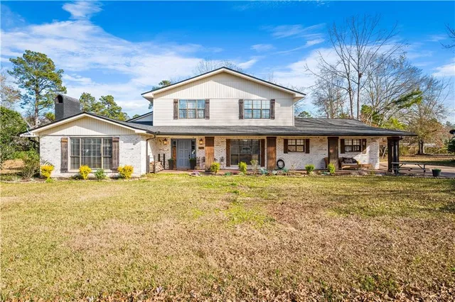 $269,000 | 1129 Holloman Street, Olla, LA 71465