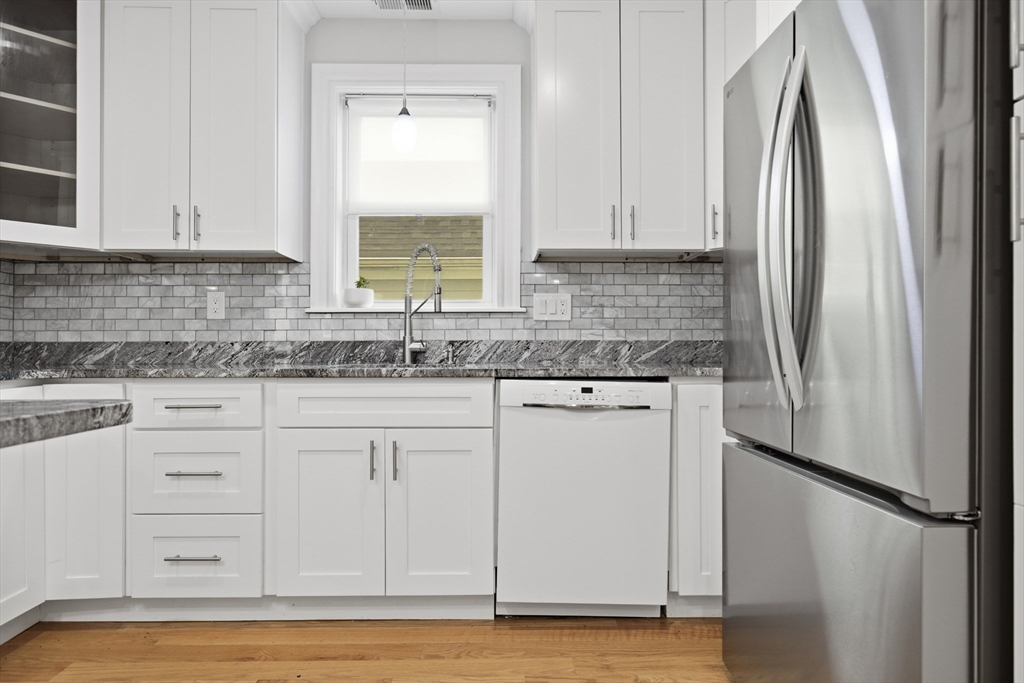28 Beecher Place, Unit B Newton, MA 02459 - Photo 9 of 36