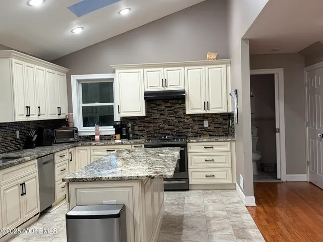 $865,000 | 11 Chestnut Ridge Road, Holmdel, NJ 07733