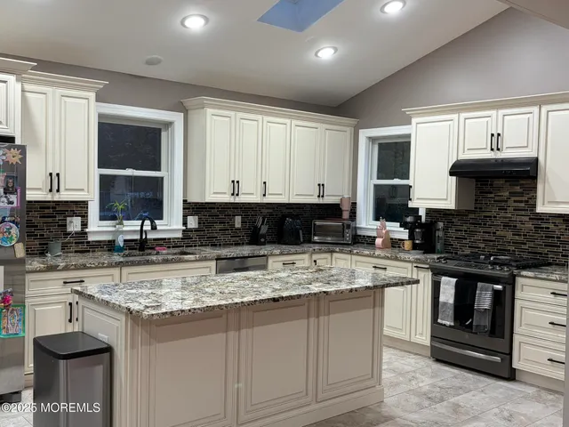 $865,000 | 11 Chestnut Ridge Road, Holmdel, NJ 07733