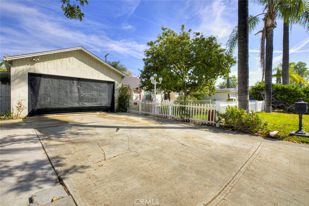 1029 East Galatea Street Azusa, CA 91702 - Photo 4 of 36 a view of a house with a yard