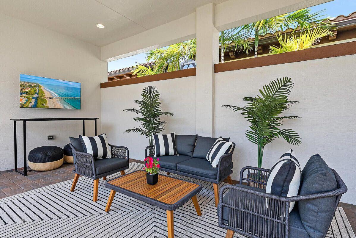 13197 Alton Road Palm Beach Gardens, FL 33418 - Photo 18 of 44 Covered patio