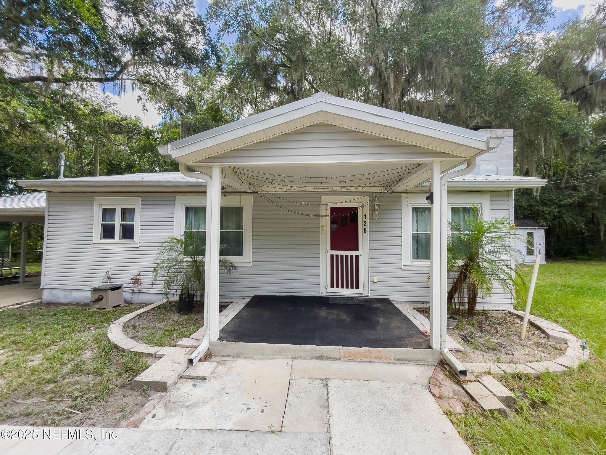 128 Devils Elbow Palatka, FL 32177 - Photo 18 of 38 a view of a house with backyard