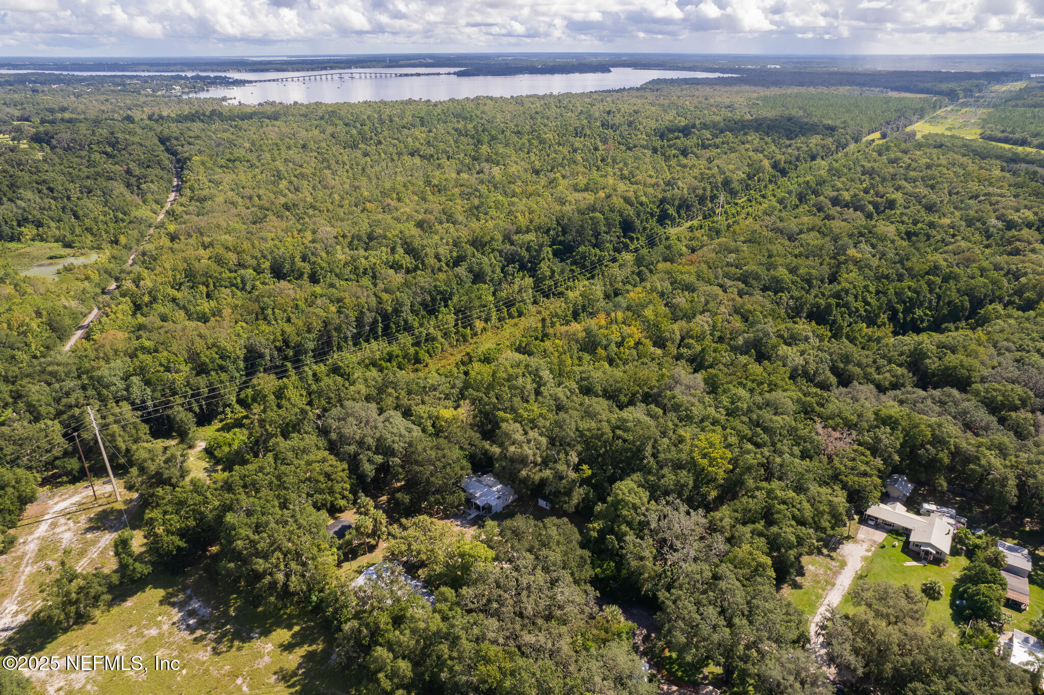 128 Devils Elbow Palatka, FL 32177 - Photo 29 of 38 a view of a back yard of the house