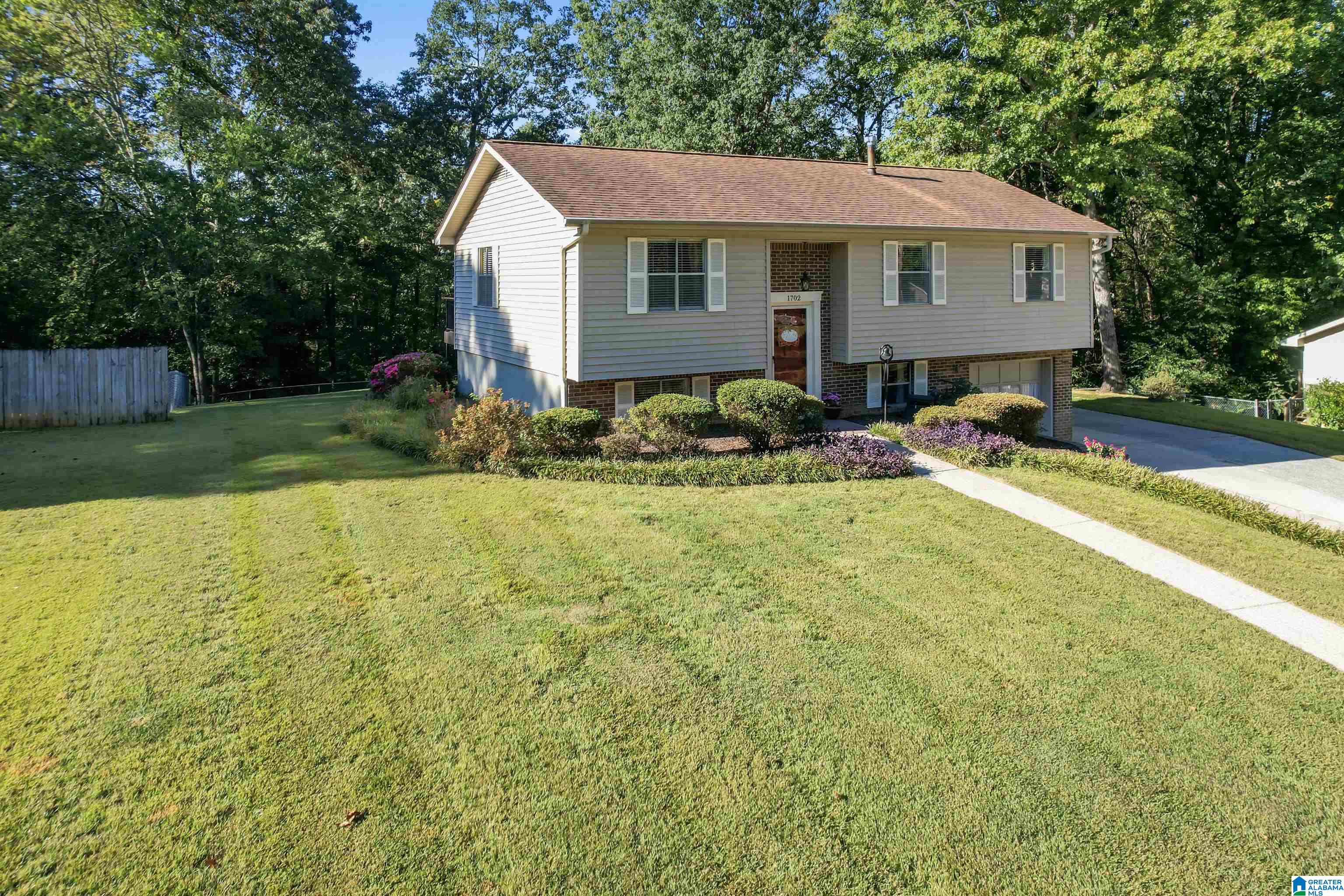 1702 Gardenridge Road Gardendale, AL 35071 - Photo 2 of 38