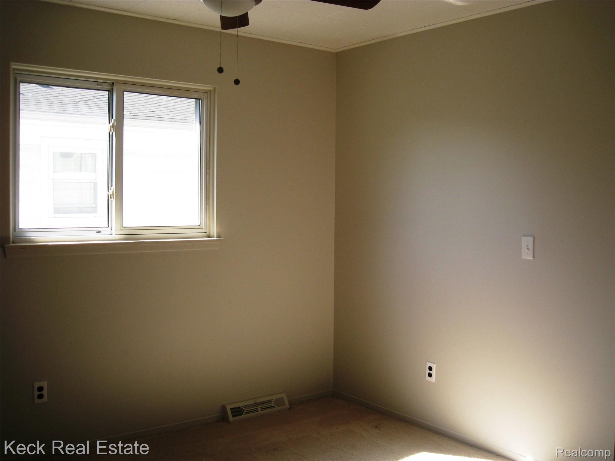 13654 Beech Daly Road Taylor, MI 48180 - Photo 11 of 23 IMG_1540.JPG