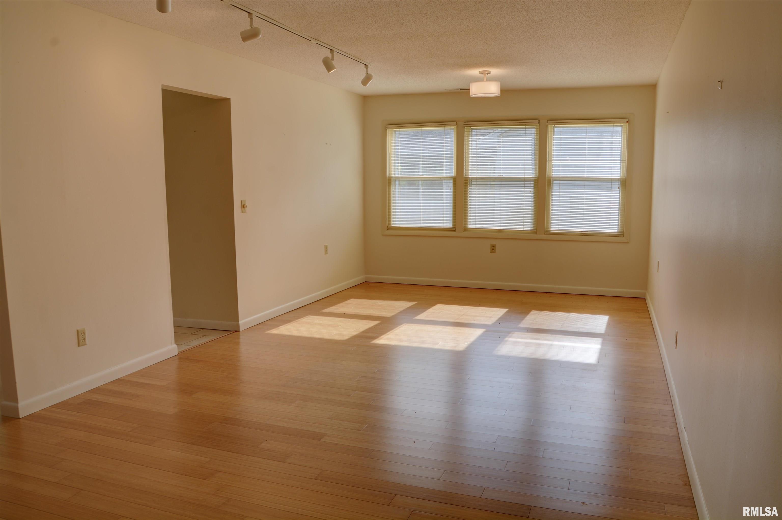 1925 Riverview Drive Macomb, IL 61455 - Photo 6 of 19