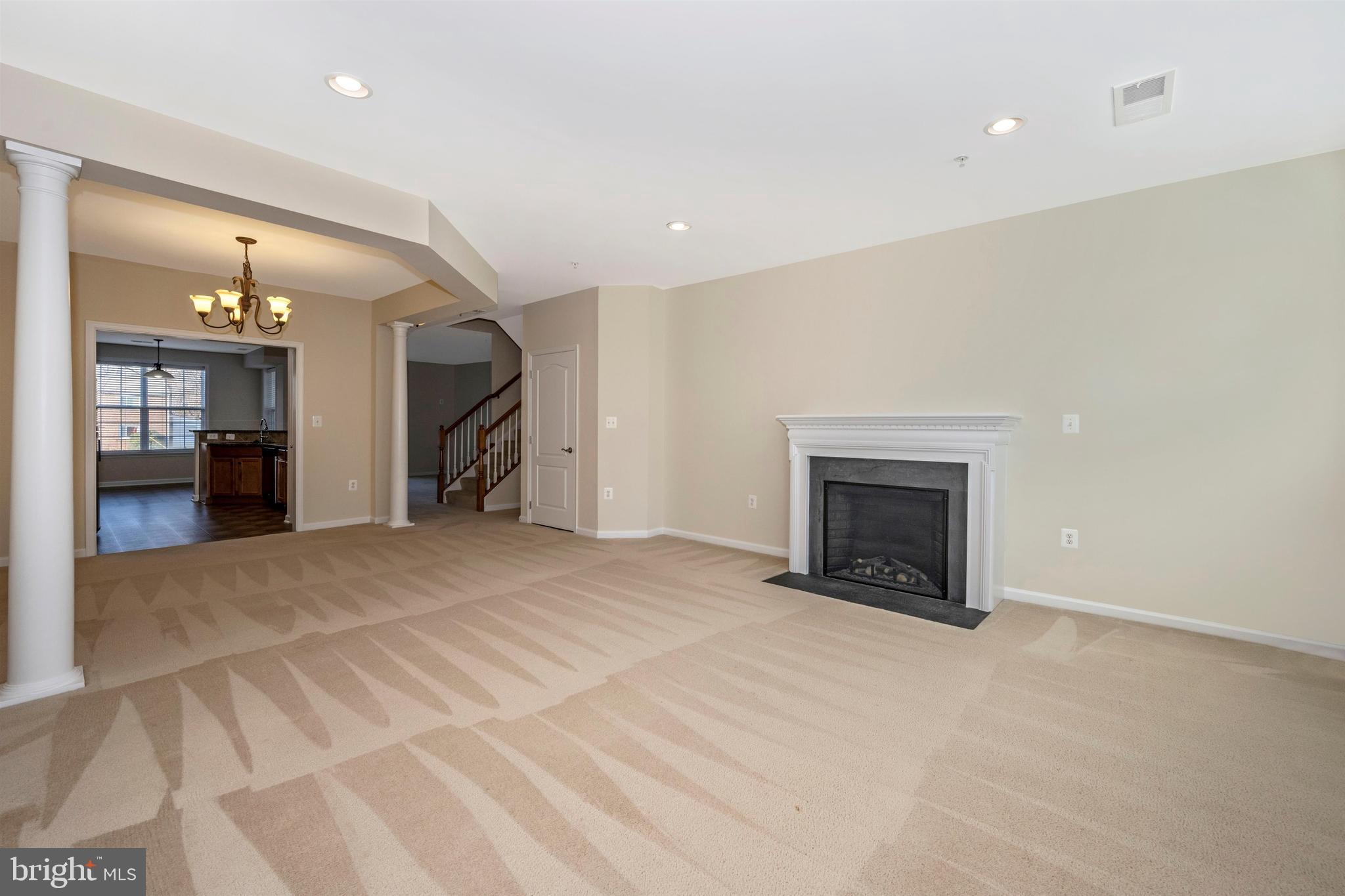 11525 Georgia Avenue Silver Spring, MD 20902 - Photo 14 of 44 LIVING ROOM