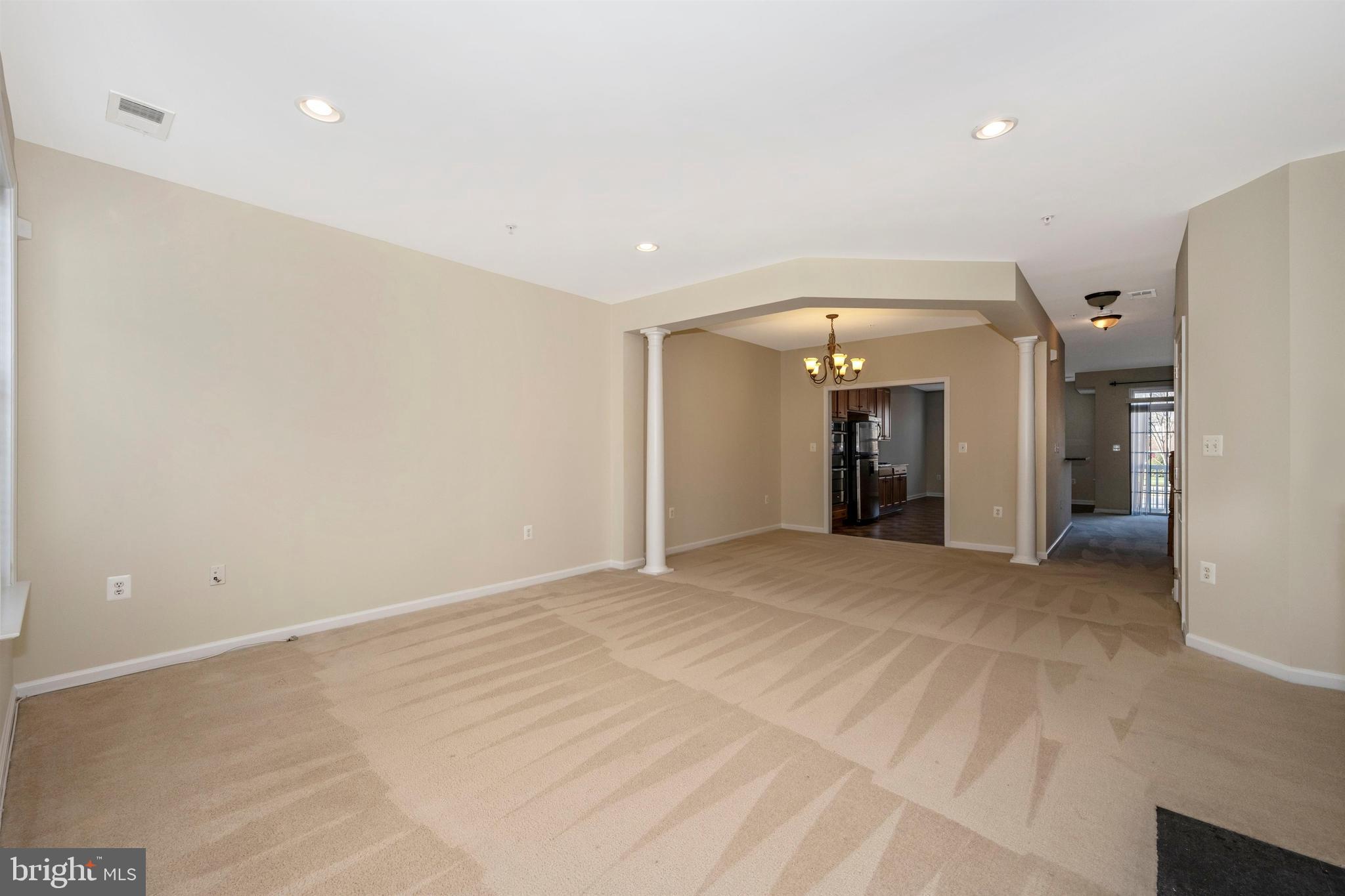 11525 Georgia Avenue Silver Spring, MD 20902 - Photo 15 of 44 LIVING ROOM