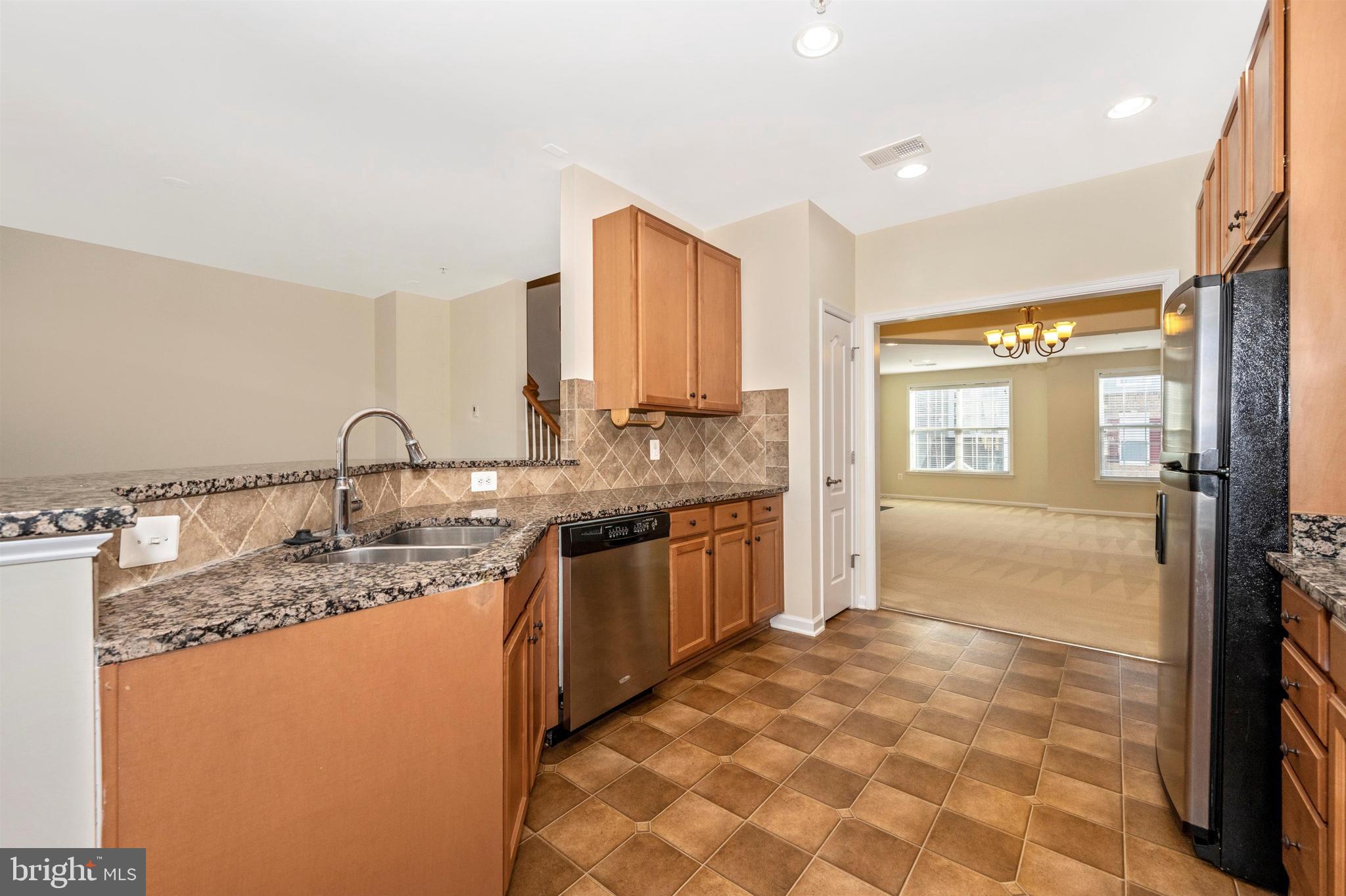 11525 Georgia Avenue Silver Spring, MD 20902 - Photo 23 of 44 KITCHEN