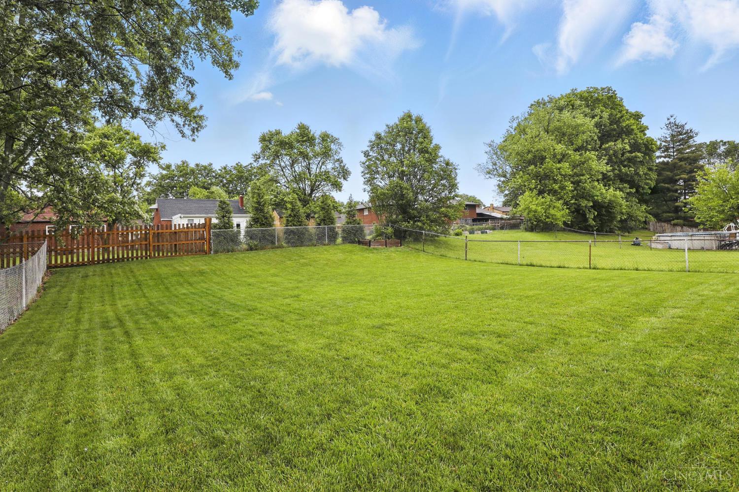 5762 Lawrence Road Cincinnati, OH 45248 - Photo 25 of 30