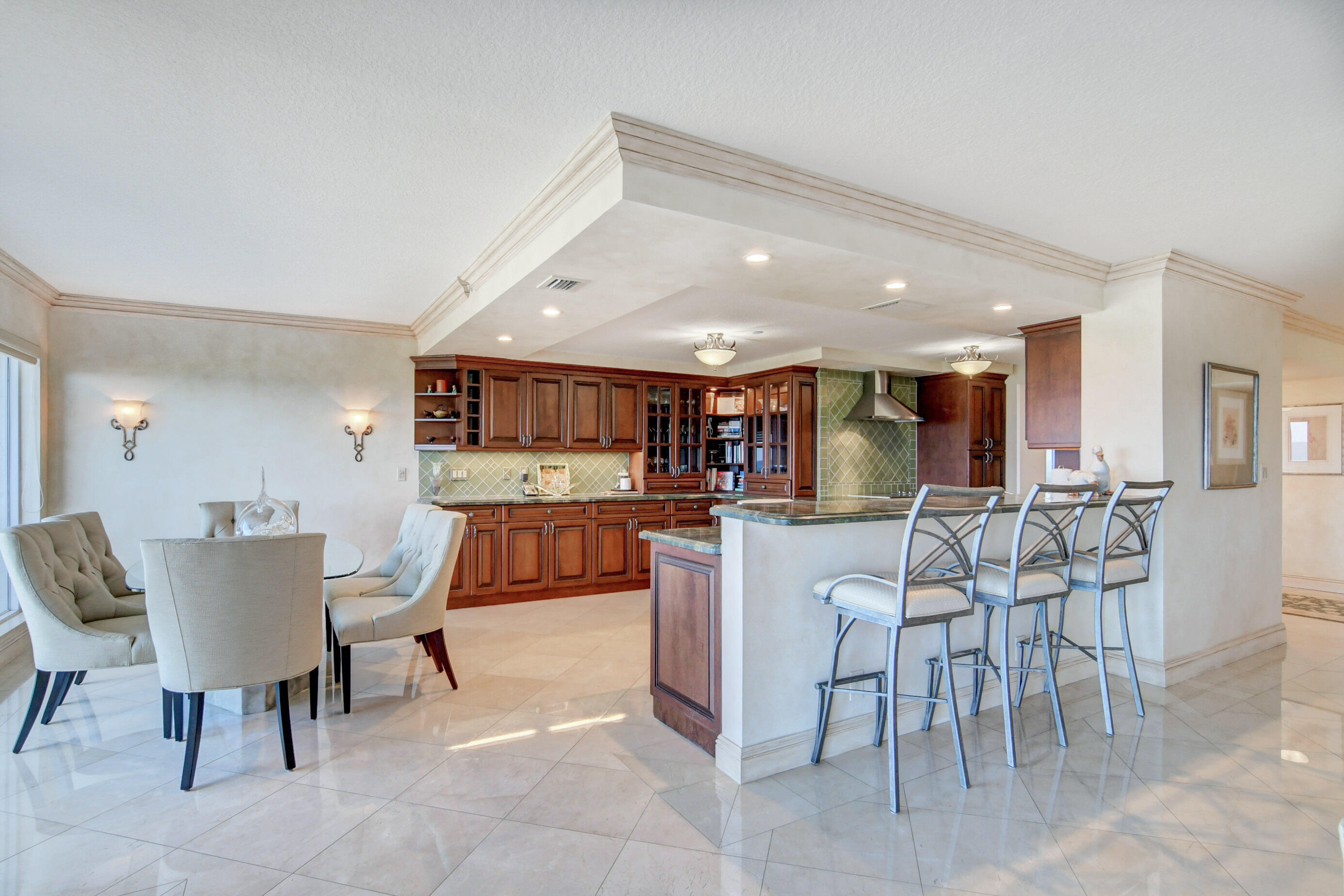 4301 North Ocean Boulevard, Unit 607 Boca Raton, FL 33431 - Photo 6 of 84 Kitchen Snack Bar