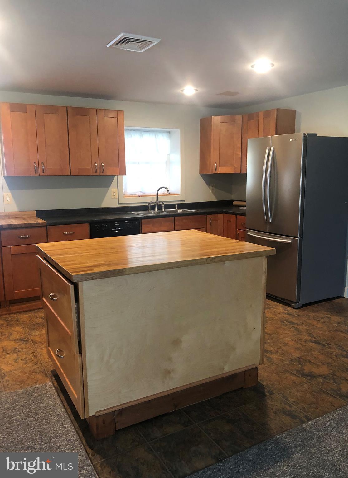 21 Diverty Road Pennington, NJ 08534 - Photo 8 of 17 Kitchen Island