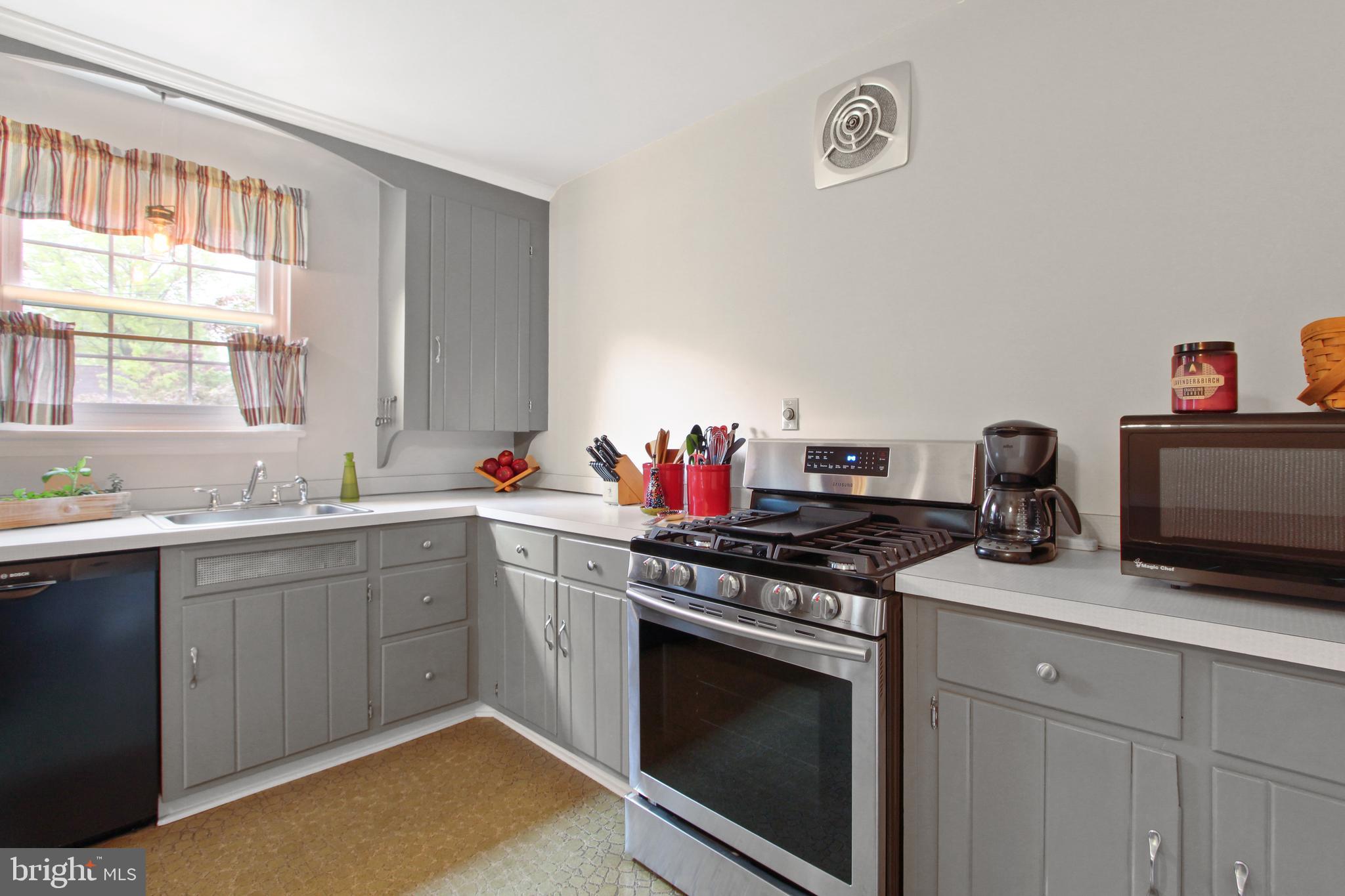960 Grandview Road York, PA 17403 - Photo 8 of 26 Gallery Image 8