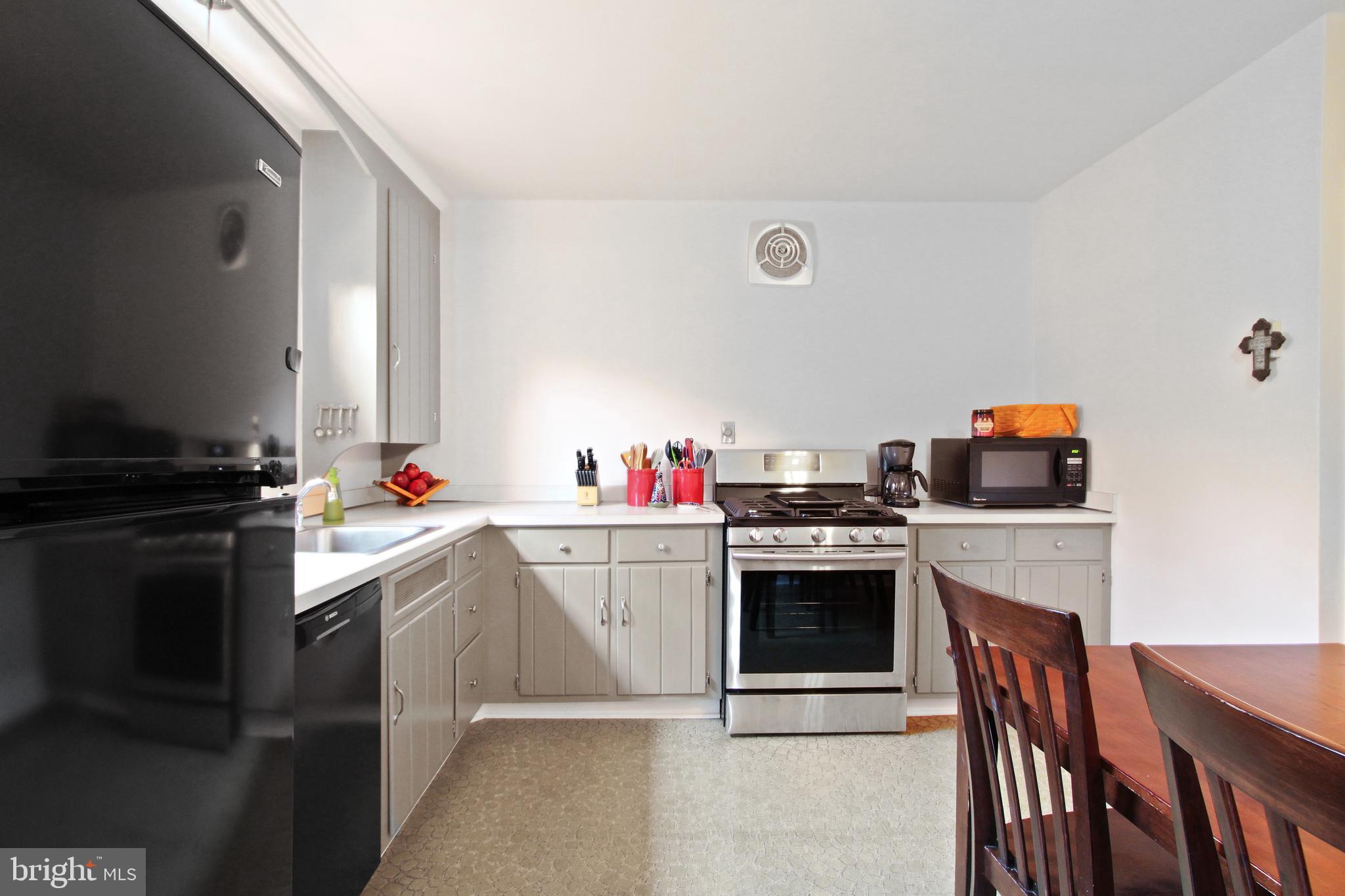 960 Grandview Road York, PA 17403 - Photo 10 of 26 Gallery Image 10
