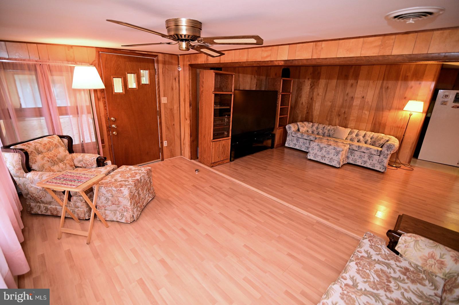 5380 Solomons Island Road Huntingtown, MD 20639 - Photo 3 of 48 LIVING ROOM