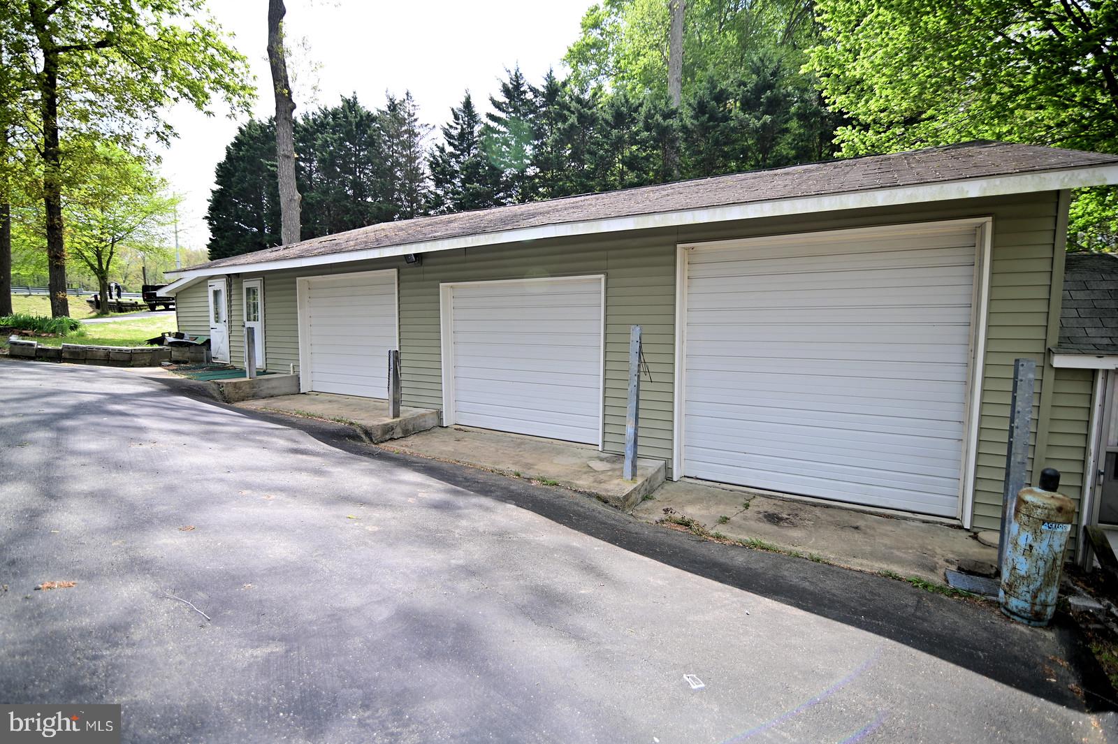 5380 Solomons Island Road Huntingtown, MD 20639 - Photo 5 of 48 DETATCHED GARAGE