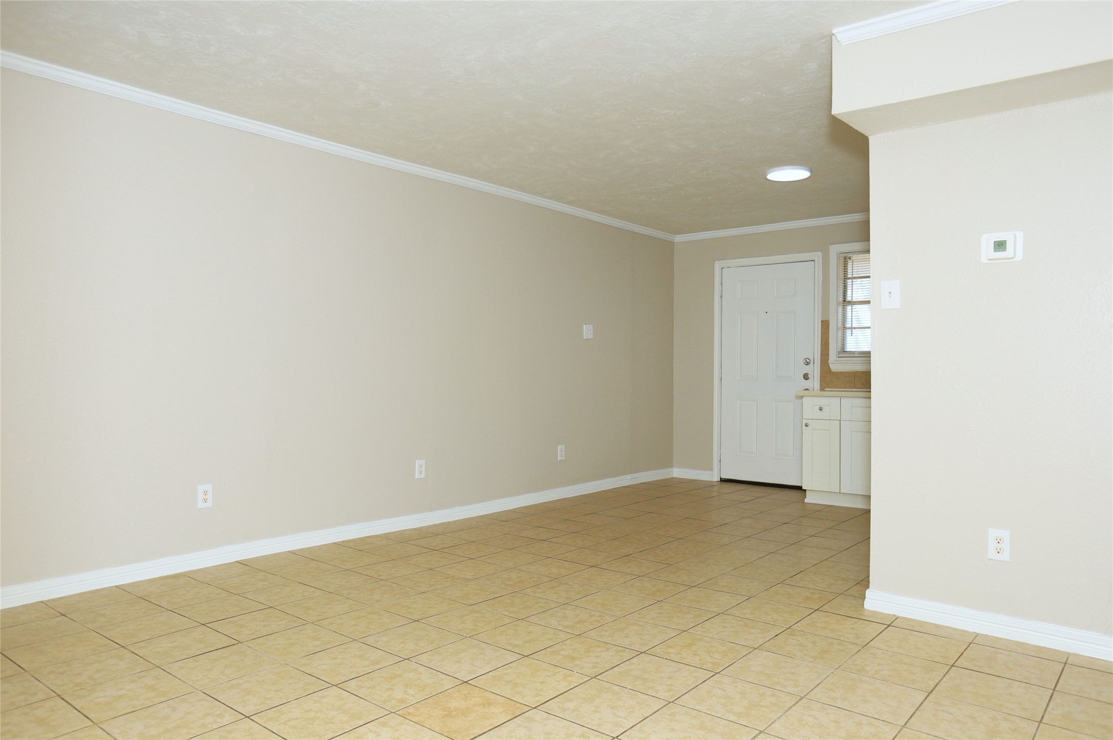 123 West 6th Street Freeport, TX 77541 - Photo 4 of 10 an empty room with a bench