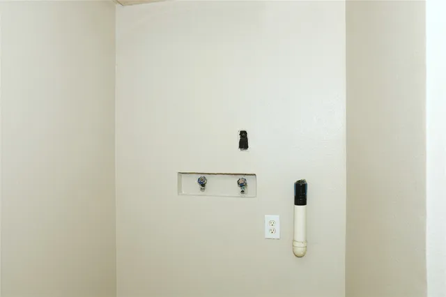 $850 | 123 West 6th Street, Freeport, TX 77541