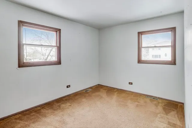 $335,000 | 10 Pine Avenue, Lake Zurich, IL 60047