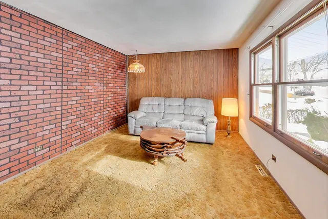 $335,000 | 10 Pine Avenue, Lake Zurich, IL 60047