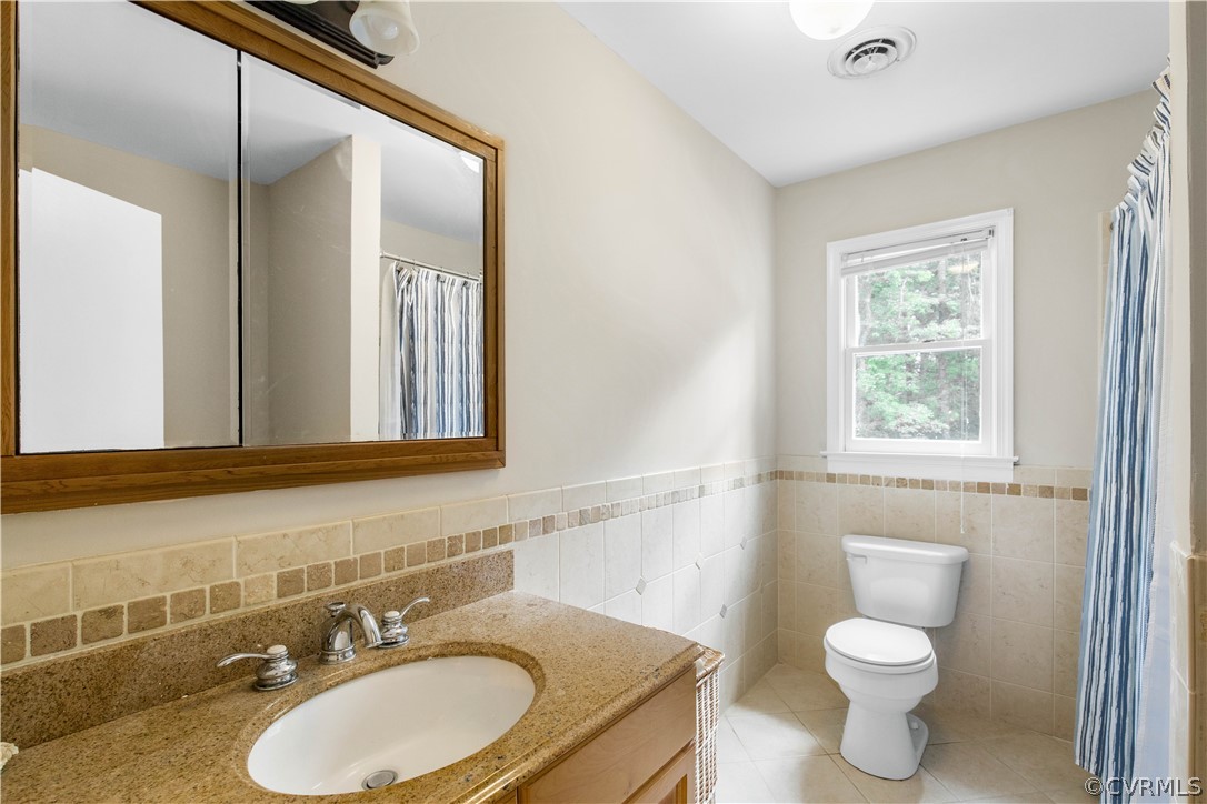 11311 Beach Road Chesterfield, VA 23838 - Photo 29 of 50 Main hall full bath