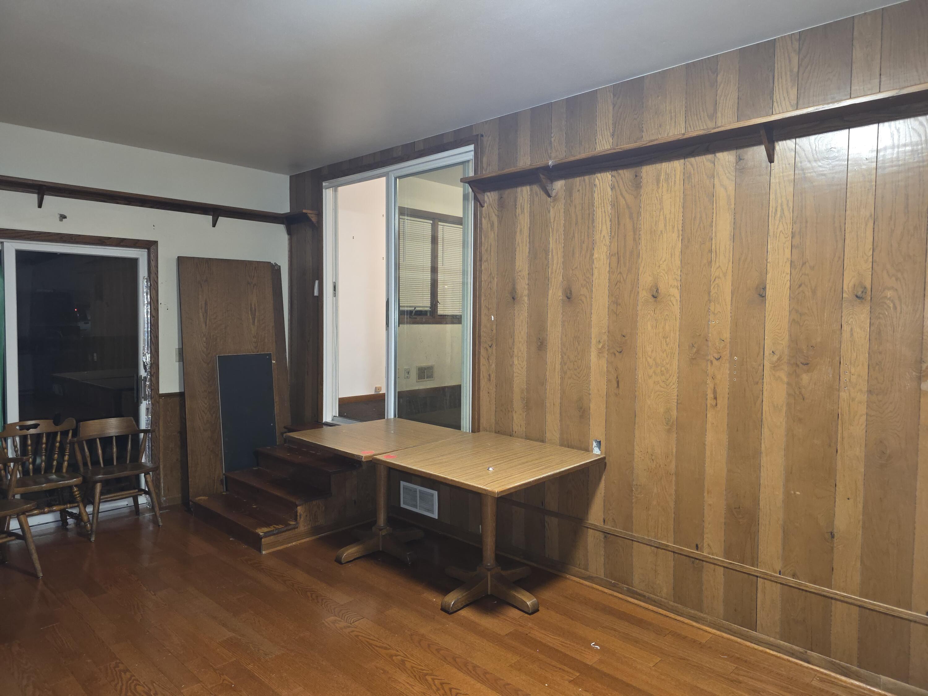 5874 North 79th Street Milwaukee, WI 53218 - Photo 25 of 28 4-season room