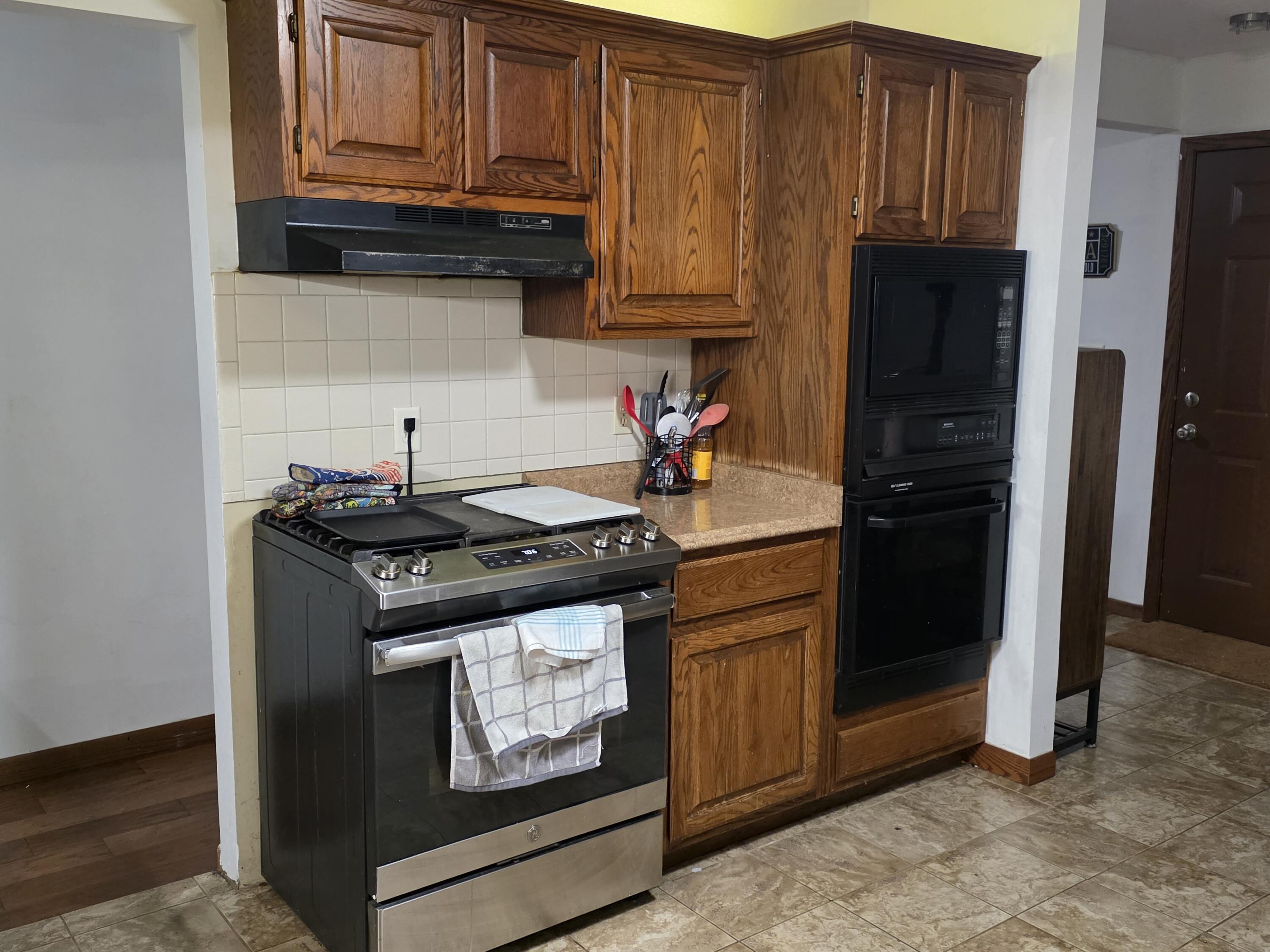 5874 North 79th Street Milwaukee, WI 53218 - Photo 3 of 28 Kitchen