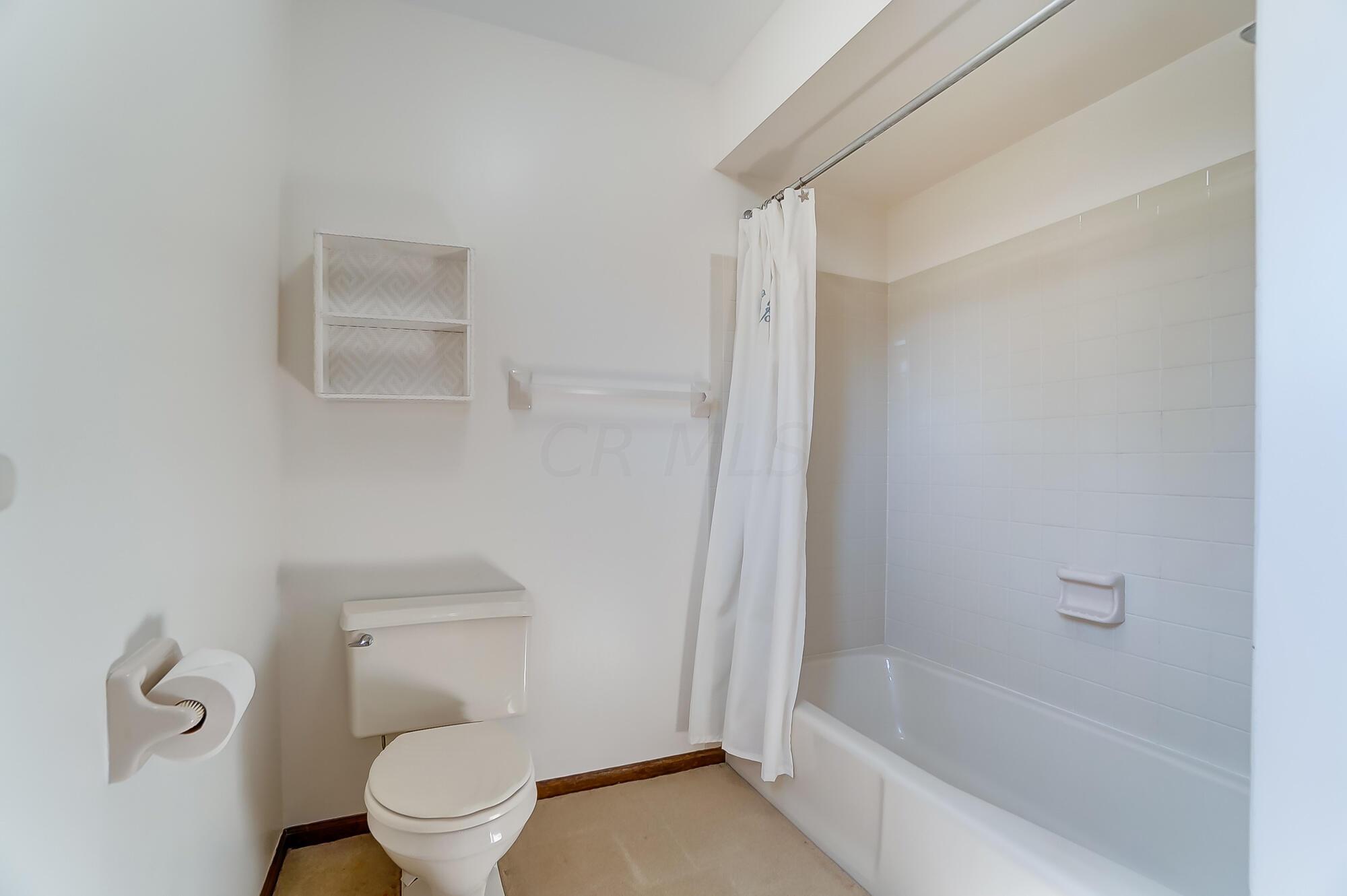 2221 Sandover Road Columbus, OH 43220 - Photo 49 of 79 053