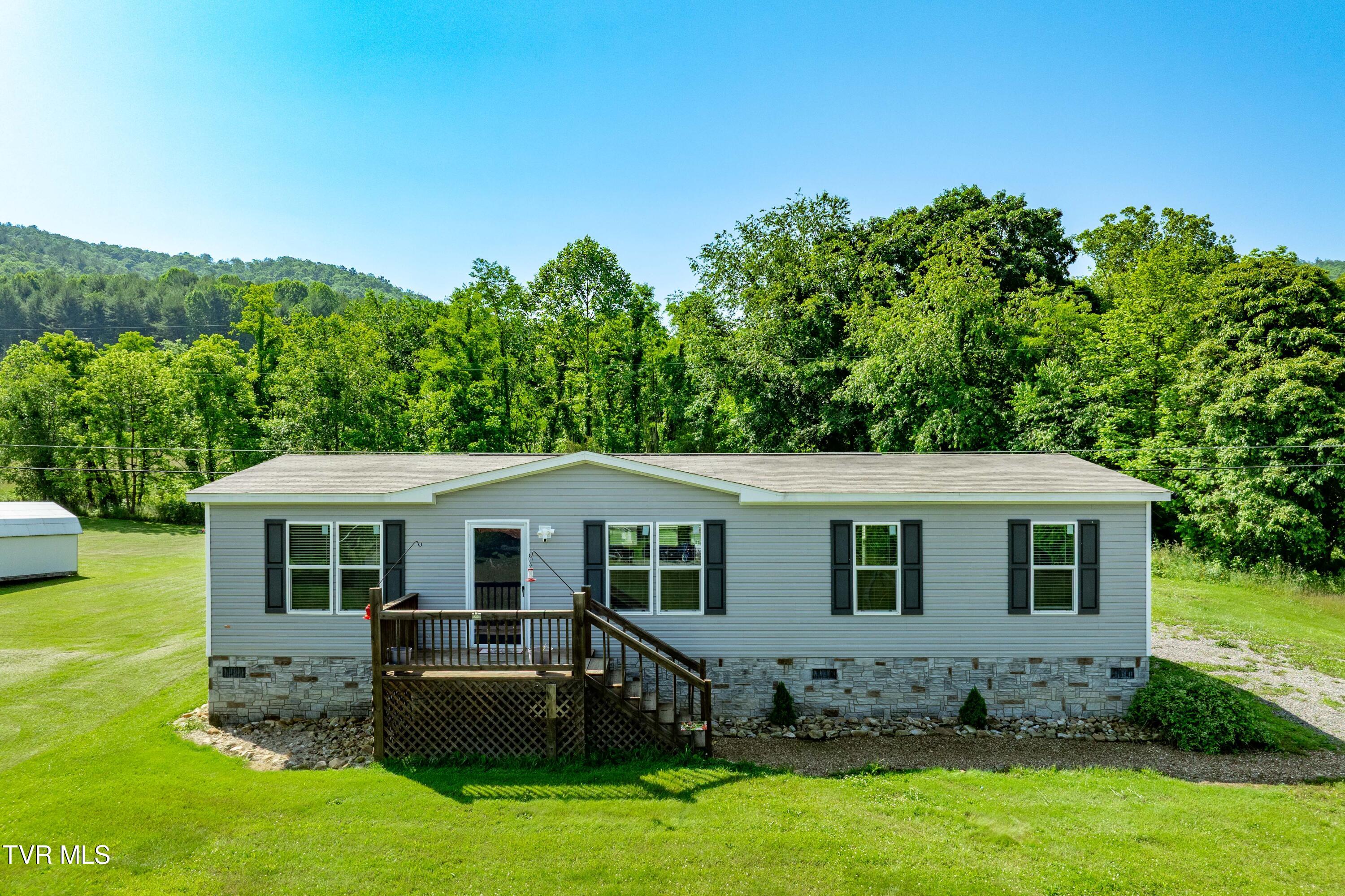 2639 Crackers Neck Road Mountain City, TN 37683 - Photo 3 of 50 2639 Crackers Neck Road (14 of 58)