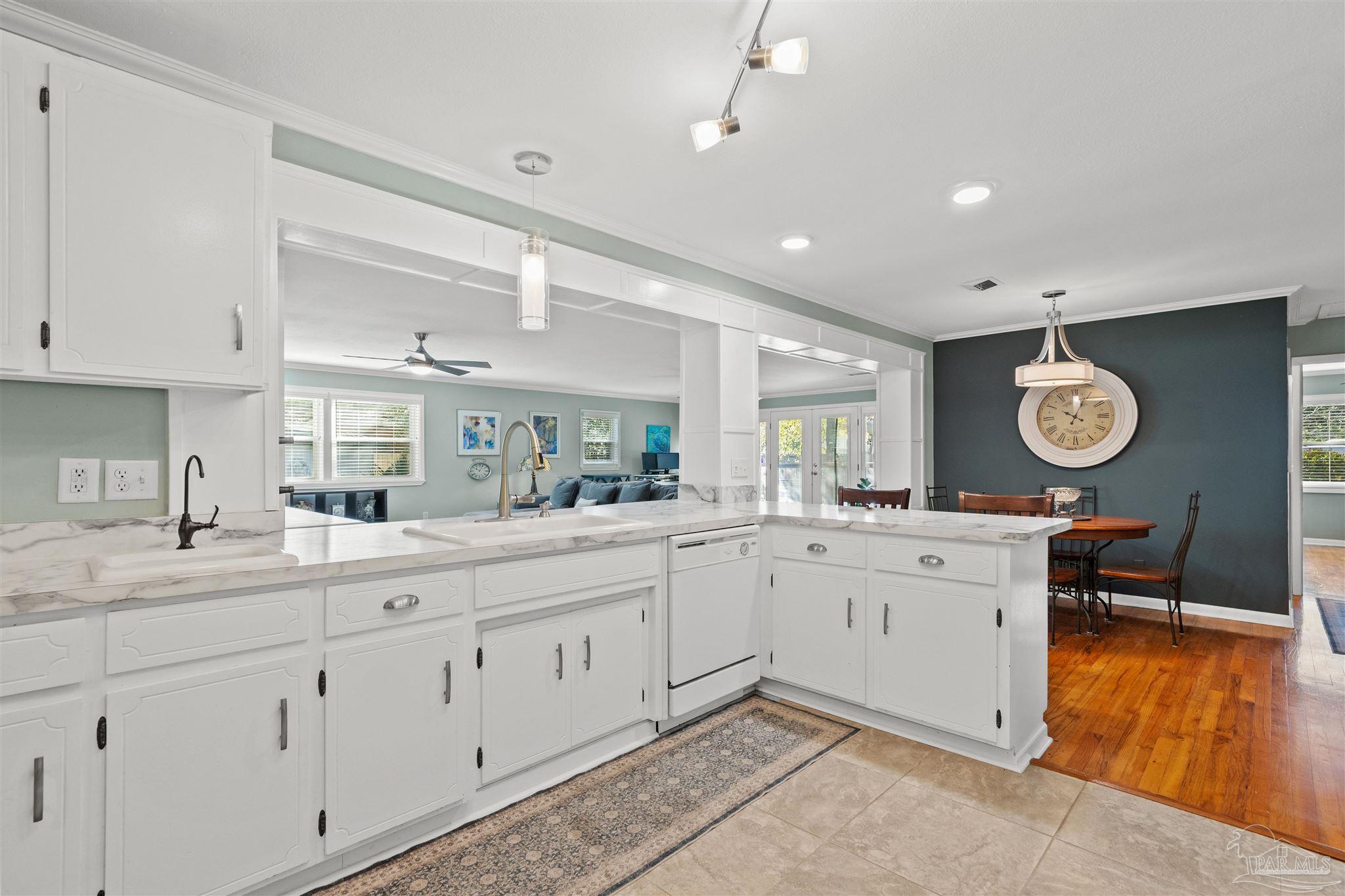 6001 Hilltop Road Pensacola, FL 32504 - Photo 4 of 37
