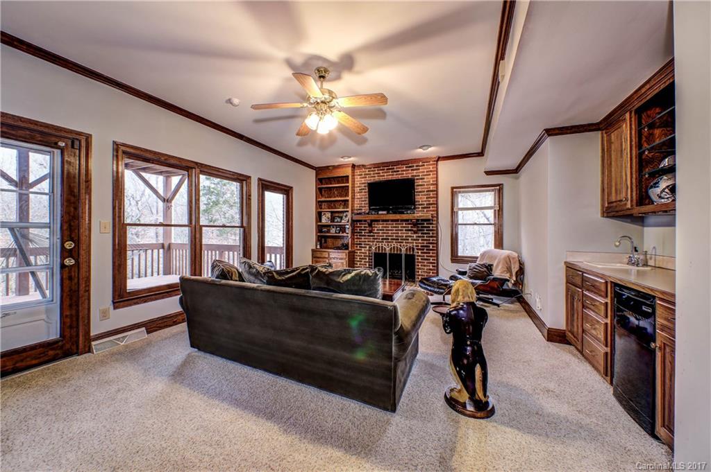 3652 Plantation Road Charlotte, NC 28270 - Photo 17 of 20 Gallery Image 17