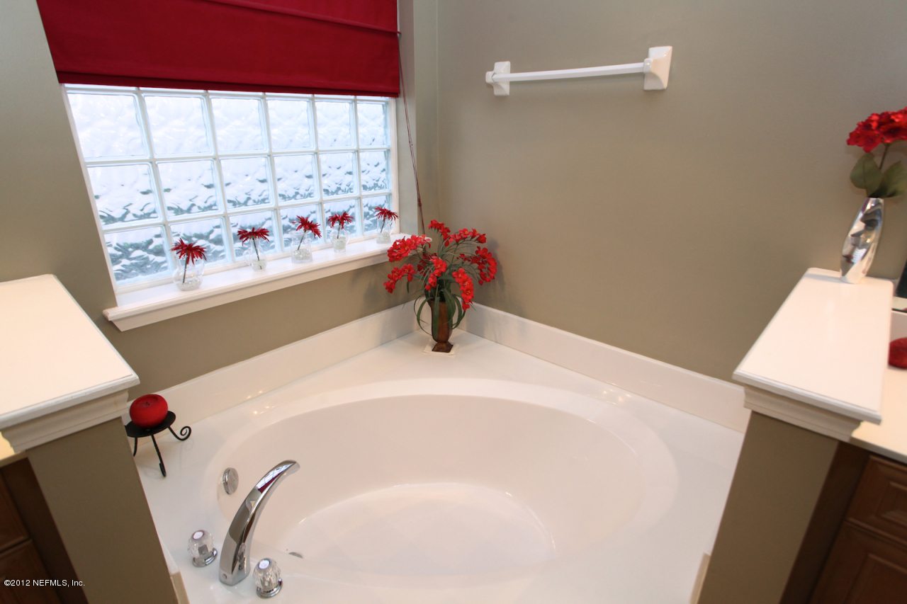 6322 Battlegate Road Jacksonville, FL 32258 - Photo 14 of 37 Garden Tub