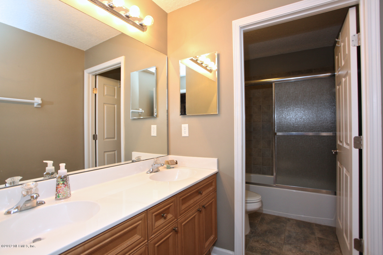 6322 Battlegate Road Jacksonville, FL 32258 - Photo 21 of 37 Guest Bath