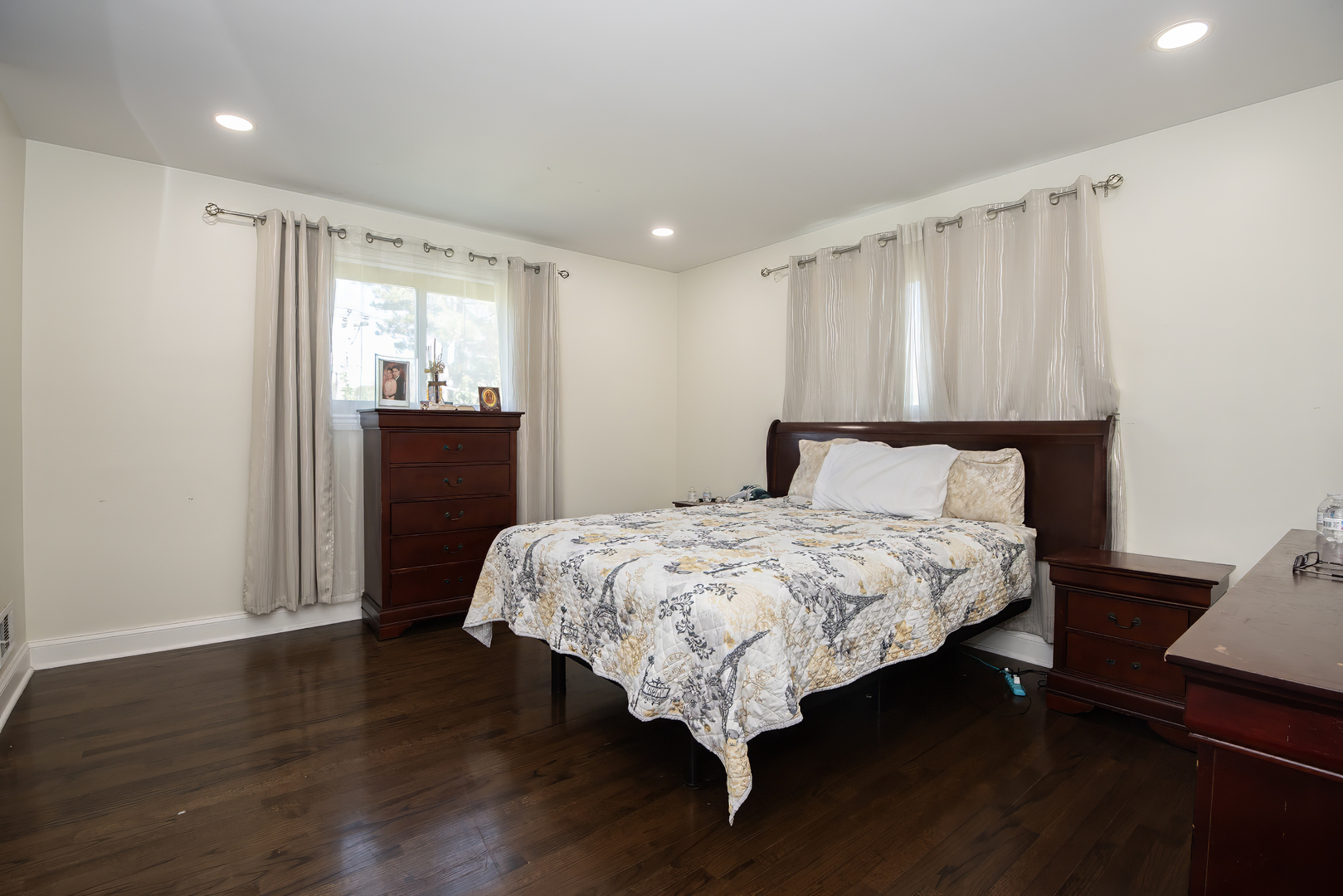 9909 North Huber Lane Niles, IL 60714 - Photo 23 of 36 a bedroom with a bed and a window