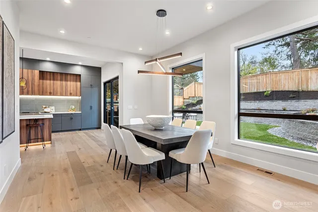 $3,098,000 | 14 158th Place Northeast, Bellevue, WA 98008