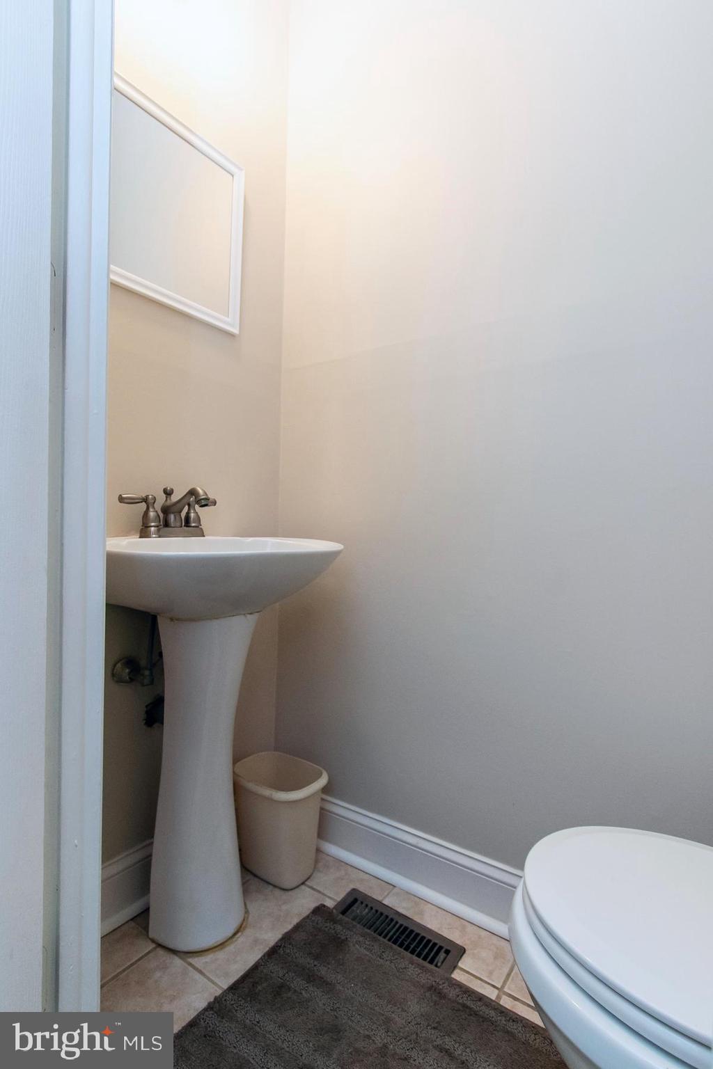 2510 Lenola Road Cinnaminson, NJ 08077 - Photo 22 of 40 Powder Room