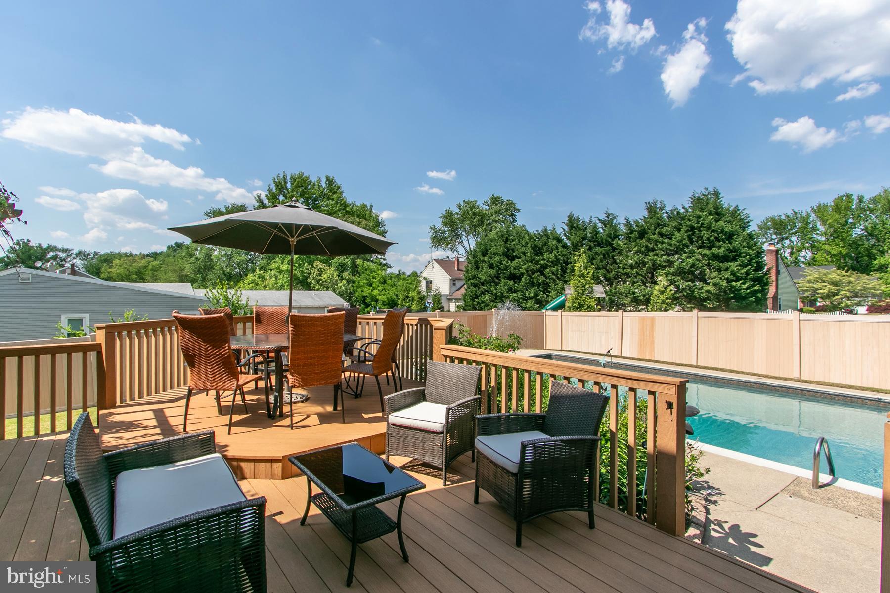 Two Level Trex Deck leading to back yard