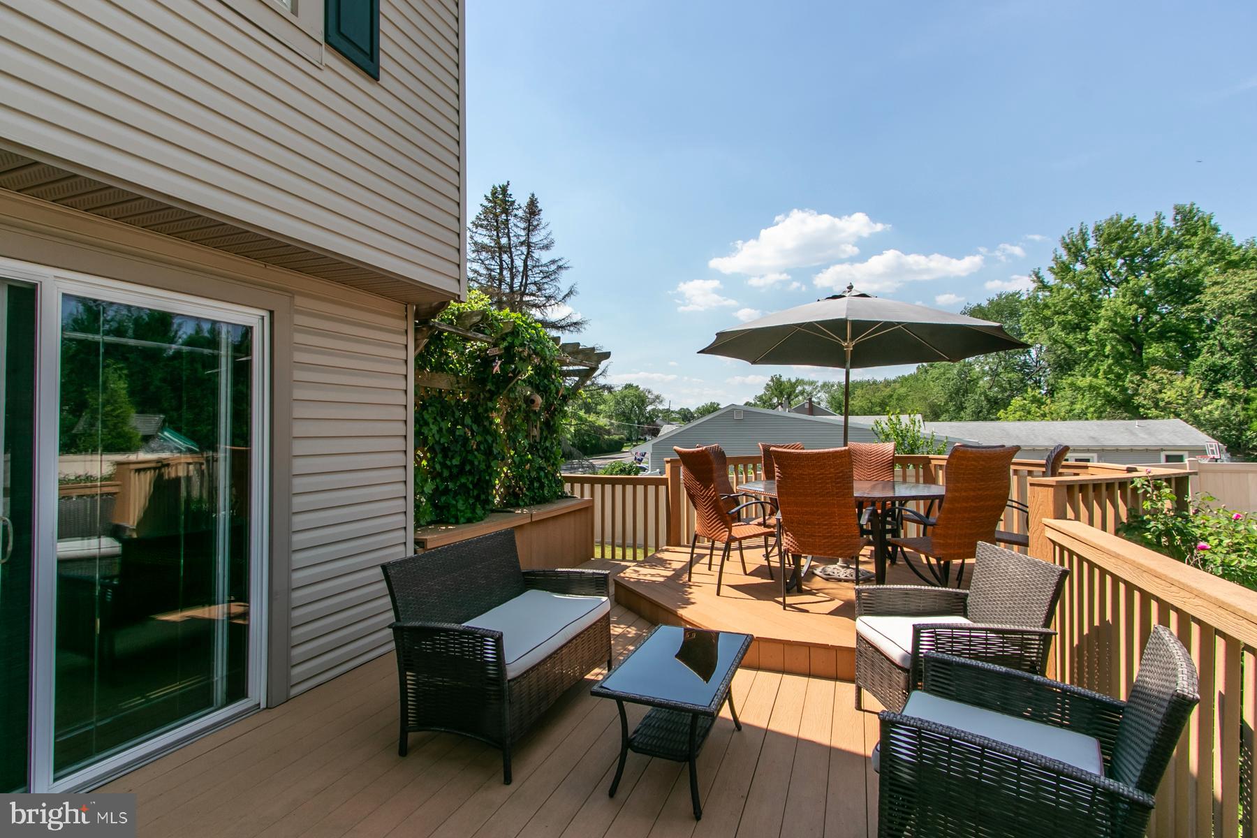 Lots of space for entertaining!