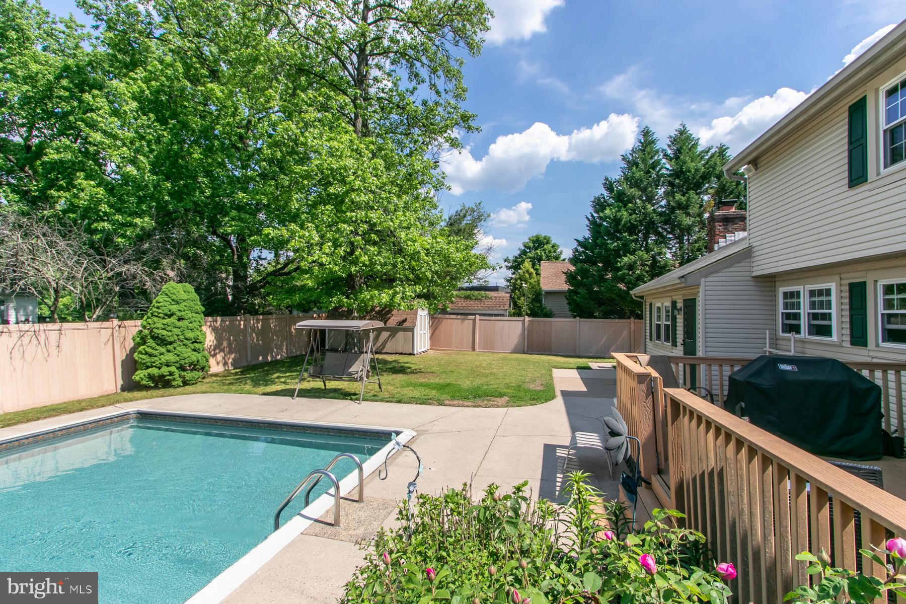 2510 Lenola Road Cinnaminson, NJ 08077 - Photo 9 of 40 Beautiful 18" by 36" pool