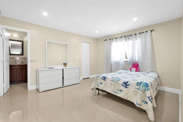 $799,999 | 10715 Southwest 168th Terrace, Miami, FL 33157
