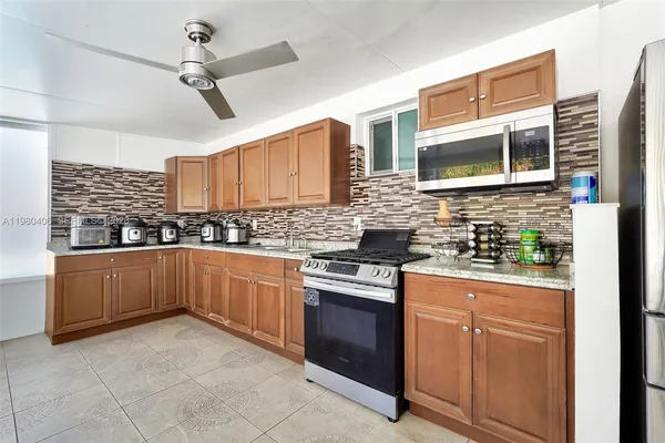 $799,999 | 10715 Southwest 168th Terrace, Miami, FL 33157