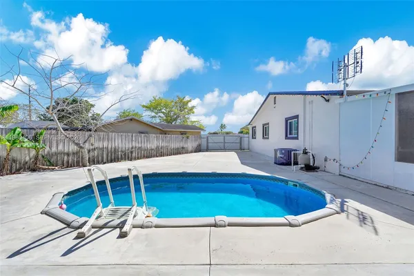 $799,999 | 10715 Southwest 168th Terrace, Miami, FL 33157